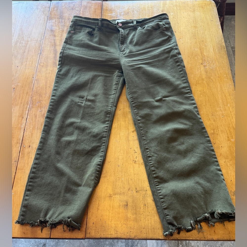 Women's Olive Green Raw-Hem cropped Jeans by Sneak Peak